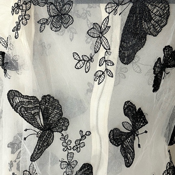 La’Ros Appliqué Butterfly Puff Sleeve Crop Small - Picture 5 of 5